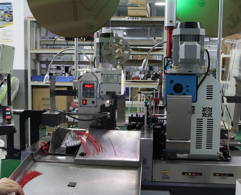 Automatic wire cutting